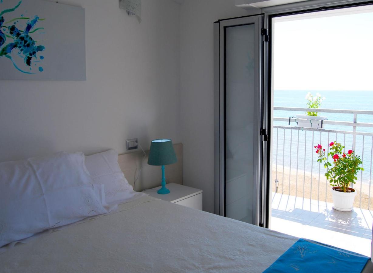 B&B Capo Rizzuto Fronte Mare Exteriör bild