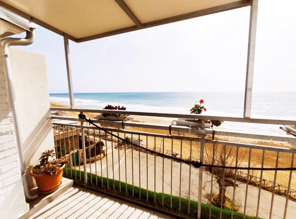 B&B Capo Rizzuto Fronte Mare Exteriör bild
