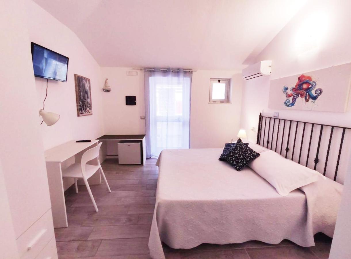 B&B Capo Rizzuto Fronte Mare Exteriör bild