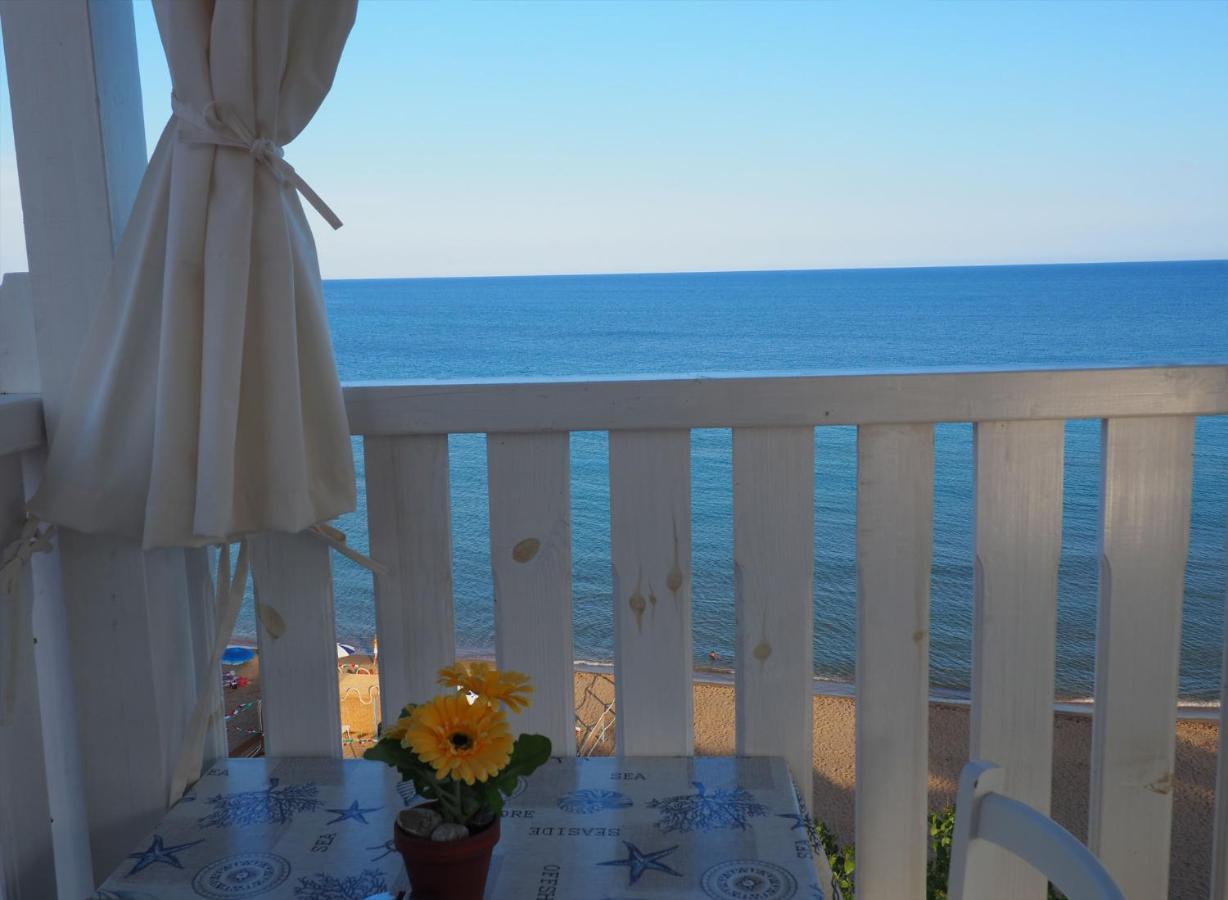 B&B Capo Rizzuto Fronte Mare Exteriör bild