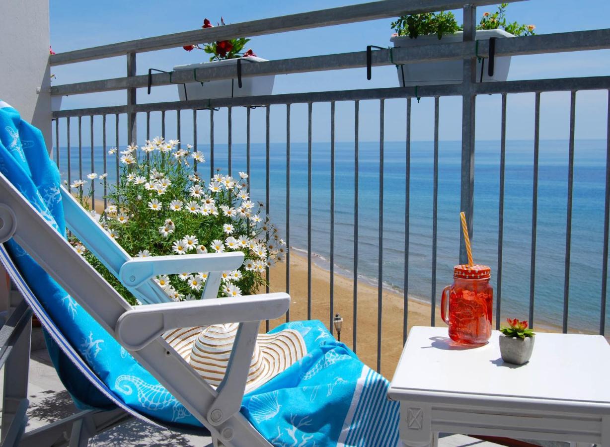 B&B Capo Rizzuto Fronte Mare Exteriör bild