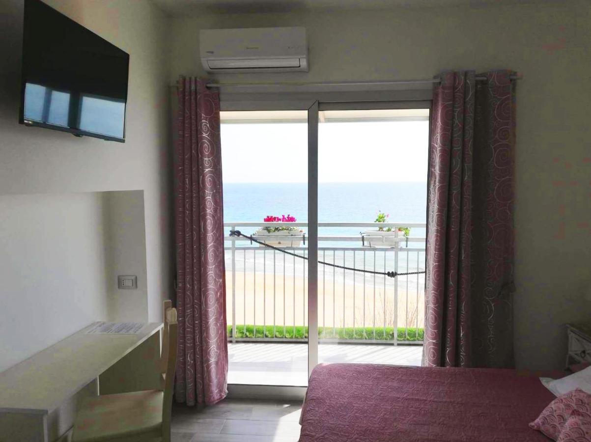 B&B Capo Rizzuto Fronte Mare Exteriör bild